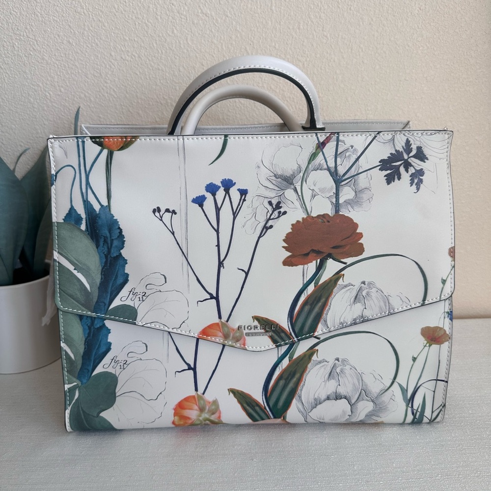 New FIORELLI Mia White Botanical Large Milti -pocket Grab Bag